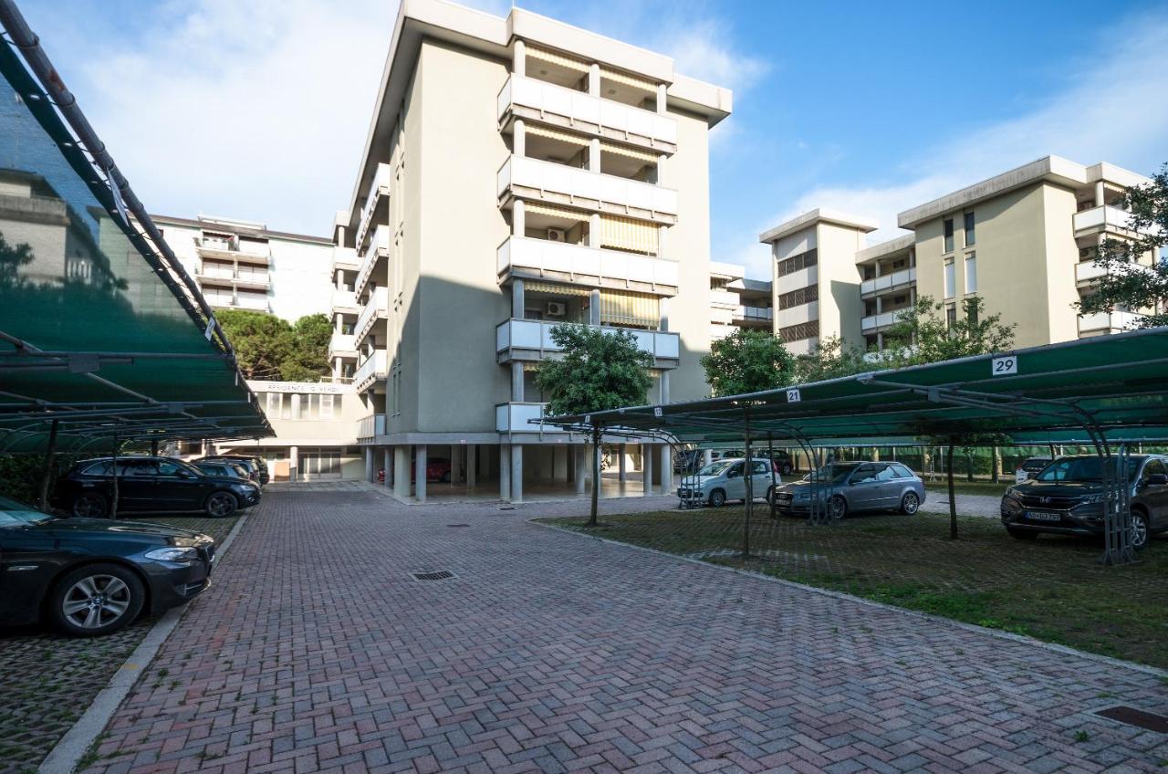 Residence G. Verdi Bibione Bagian luar foto